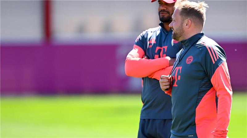 Rollentausch in Paris: Assistent Aaron Danks (r) wird den gesperrten Chefcoach Vincent Kompany am Spielfeldrand vertreten.