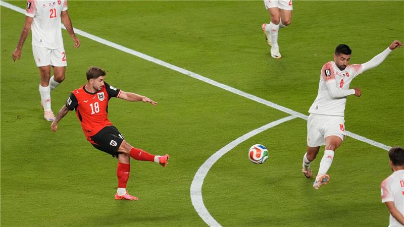 Messi im Fokus - Österreich muss sich trotz Sieg steigern Romano Schmid schoss Österreich sehenswert in Führung.