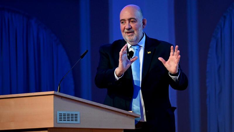 Winterabende mit zwei Botschaftern und drei Abschieden Ron Prosor, Israels Botschafter in Berlin, kommt am 4. Dezember zu den Frankenberger Winterabenden.