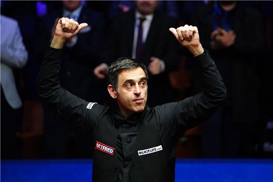 Ronnie O'Sullivan freut sich nach seinem Sieg.