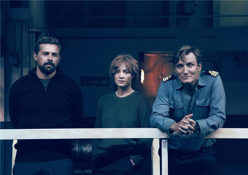Gut 4,5 Millionen sehen „Schwarm”-Finale im ZDF Roscovitz (Klaas Heufer-Umlauf, l-r), Charlie Wagner (Leonie Benesch) und Alban (Oliver Masucci) in einer Szene des Ökothrillers «Der Schwarm».