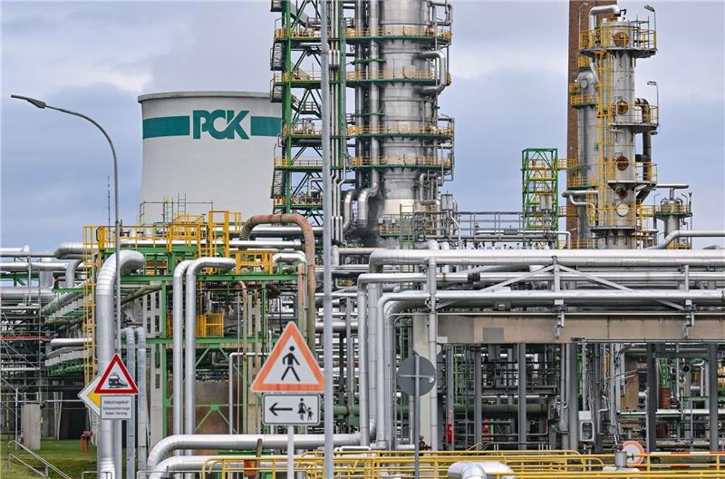 Rosneft Deutschland: Regierung prüft Enteignung Rosneft ist Mehrheitseigner der Raffinerie PCK im brandenburgischen Schwedt.