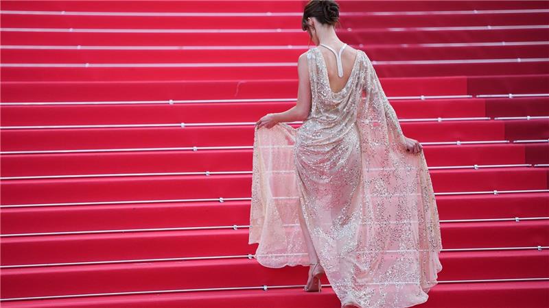 Rote Treppe in Cannes - Daisy Edgar Jones