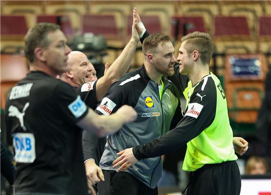 Routinier und Rookie: Andreas Wolff und Joel Birlehm (r).