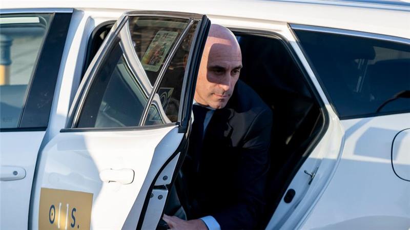 Kuss-Skandal: Lippenleser entlastet Spaniens Ex-Verbandschef Rubiales beteuert weiterhin seine Unschuld.