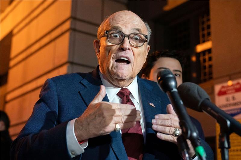 Nach Geburtstagsfeier: Giuliani über Anklage informiert Rudy Guiliani, Ex-Anwalt von Donald Trump, wurde über seine Anklage im Verfahren um Wahlbetrug informiert.