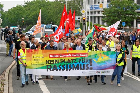 Rückblende auf eine Großdemo: Am 2. Juni 2018 gehen 3000 Menschen in Goslar auf die Straße, als sich auf der anderen Seite der Bahngleise knapp 270 Rechtsextreme aus ganz Deutschland treffen. Archivfoto: Epping