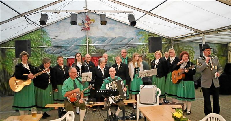 Harzwaldsänger: „Wir hatten noch so viel vor“ Rückblick ins Jahr 2018: Die Harzwaldsänger feiern unbeschwert das Volks- und Schützenfest in Buntenbock. Foto: GZ-Archiv