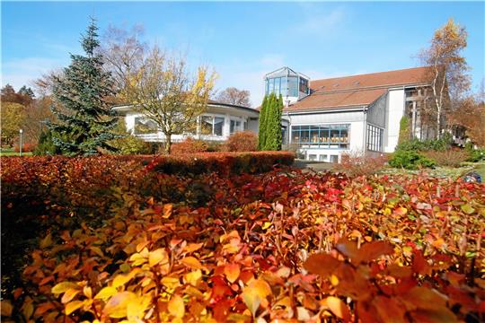 Rücken wieder dorthin, wo sie auch geographisch verortet sind: Kur- und Kurmittelhaus stehen wieder im Zentrum aller Überlegungen, wenn es um Hahnenklees touristische Zukunft geht. Archivfoto: Epping