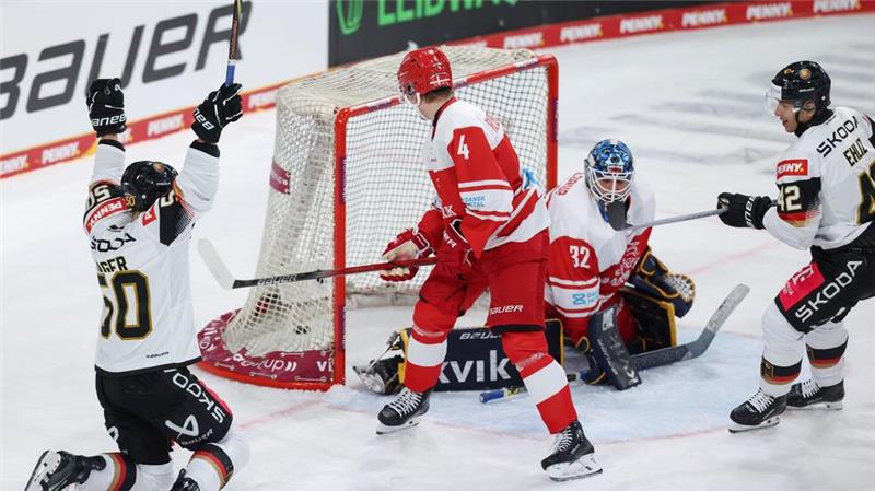 DEB-Auswahl verliert Auftakt-Krimi beim Deutschland Cup Rückkehrer Patrick Hager sorgte für die erste deutsche Führung.