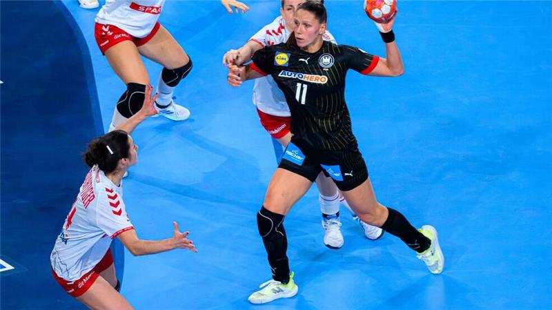 Rückraumspielerin Xenia Smits hat den Traum von einer EM-Medaille noch nicht aufgegeben. 