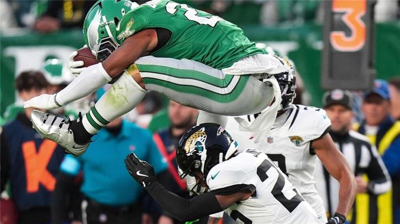 Rückwärts wie über eine Hürde? Saquon Barkley sorgte mit diesem Satz für die Szene des Tages in der NFL.