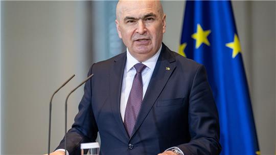 Rumäniens bürgerlich-liberaler Ministerpräsident Ilie Bolojan ist von der sozialdemokratischen und rechtsextremen Opposition wegen seiner Reformpolitik durch ein Misstrauensvorum im Parlament abgesetzt worden.