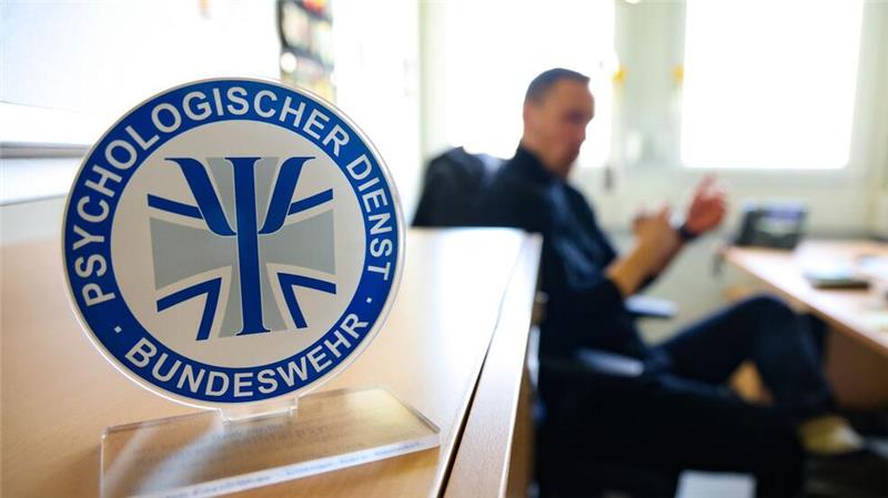Truppenpsychologen helfen im Auslandseinsatz Rund 100 Truppenpsychologen wie Patrick Hattenberg aus Eckernförde, kümmern sich um das seelische Wohl deutscher Soldaten.