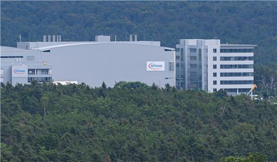 Rund 1000 Arbeitsplätze sollen durch den Ausbau des Infineon-Standorts in Dresden entstehen.