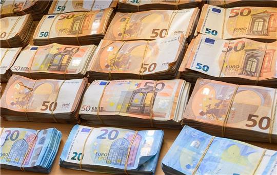 Rund 100.000 Geldwäsche-Verdachtsmeldungen wurden bei der FIU noch nicht bearbeitet.