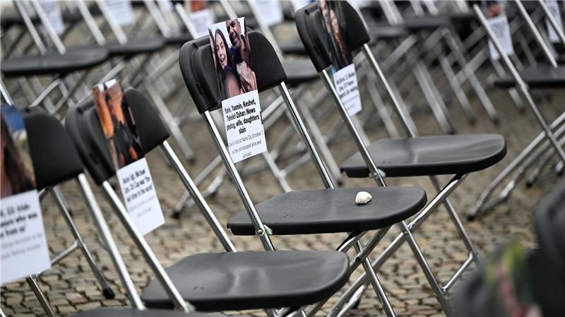 Rund 1.100 Stühle wurden vor Wahrzeichen aufgestellt.