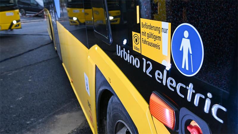 Weniger Geld für E-Busse - Branche warnt vor Folgen Rund 12 Prozent der Busflotten in Deutschland wurden bereits auf alternative Antriebe umgestellt. (Archivbild)