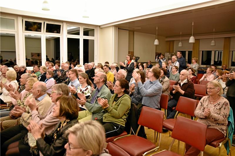 Rund 150 Gäste lauschen im Haus der Kirche dem Vortrag über Hans Christian Andersen. Fotos: Mühling