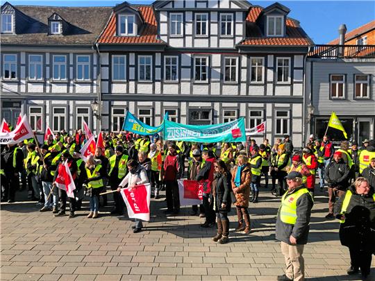 Rund 170 Beschäftigte aus dem öffentlichen Dienst haben sich am Donnerstag in Goslar am Streik im öffentlichen Dienst beteiligt. Foto: Stade
