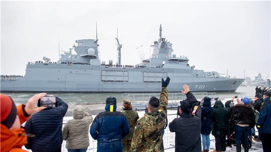 Rund 180 Soldatinnen und Soldaten sind an Bord der Fregatte für den Auslandseinsatz. 