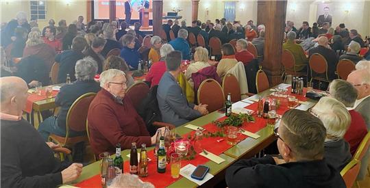 Rund 200 Menschen treffen sich im  Bündheimer Schloss zum Neujahrsempfang des SPD-Ortsvereins Bad Harzburg. Fotos: Nachtweyh
