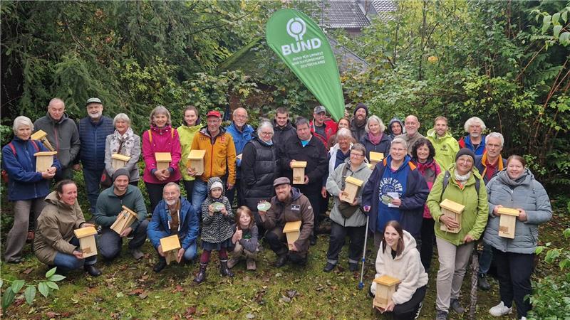 Wie Gartenbesitzer Schlafmäusen das Leben retten können Rund 30 Gartenbesitzer erhalten in Clausthal-Zellerfeld eine Plakette für ihre erfolgreiche Teilnahme an der „SchlaGa“-Aktion.