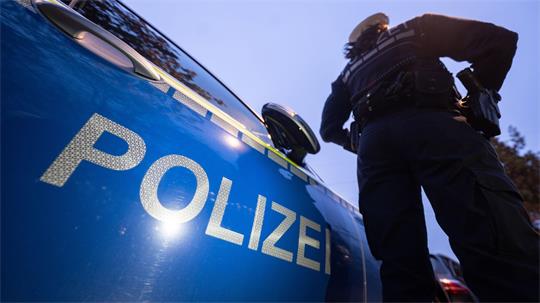 Rund 300 Einsatzkräfte waren in sieben Bundesländern im Einsatz. (Symbolbild)
