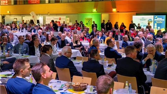 Rund 370 Teilnehmer sind 2024 beim 9. Harzer Wirtschaftsforum in Ilsenburg zusammengekommen.
