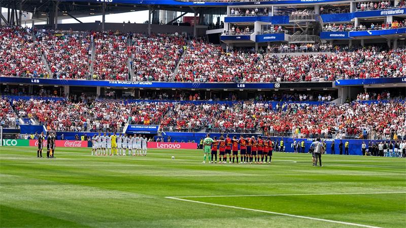 Vorbild Coldplay: Mega-Events können Klimaschutz fördern Rund 40 Prozent der internationalen Besucher der WM in Amerika kommen aus Europa. (Archivbild)