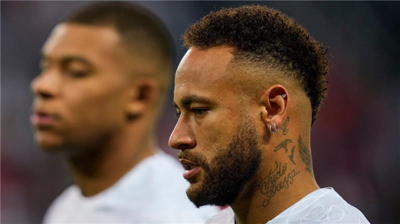 Mbappé ist passé: Junges PSG will „Geschichte schreiben“ Rund 400 Millionen Euro ließ sich PSG Kylian Mbappé (links) und Neymar kosten: Der Titel in der Champions League sprang dafür nicht heraus.