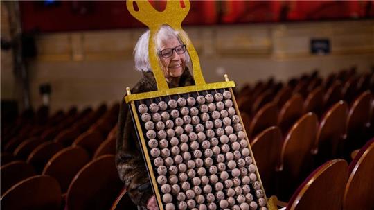 Rund 400 Zuschauer können die Ziehung der Glückszahlen im Madrider Teatro Real direkt miterleben. 