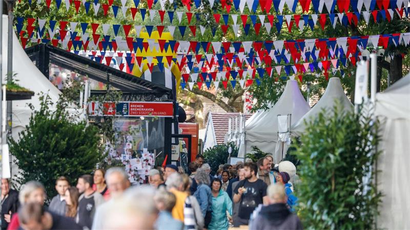 Rund 400.000 Menschen haben am Wochenende Bremen besucht und den Tag der Deutschen Einheit gefeiert. 