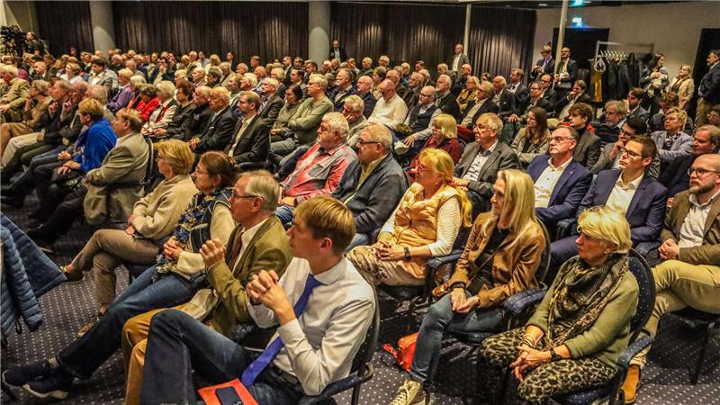 CDU-Generalsekretär Linnemann fordert mehr Mut von der Politik Besucher im Tagungszentrum "Achtermann".