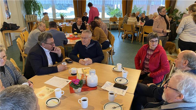 Rund 50 Gäste aus Politik und Gesellschaft finden sich zum ersten Neujahrsempfang des Sozialfonds Braunlage im Gemeindehaus ein. 