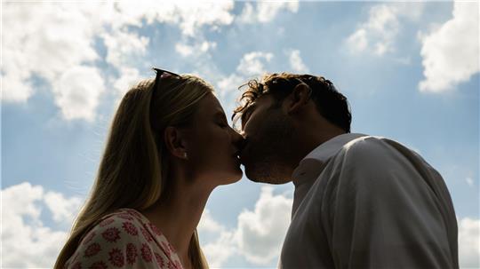 Rund 60 Prozent aller Paare in Niedersachsen haben den gleichen Bildungsabschluss. (Symbolbild)