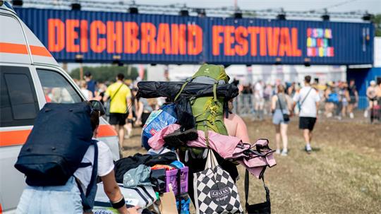 Rund 60.000 Besucherinnen und Besucher werden zum Deichbrand-Festival erwartet. (Archivfoto)
