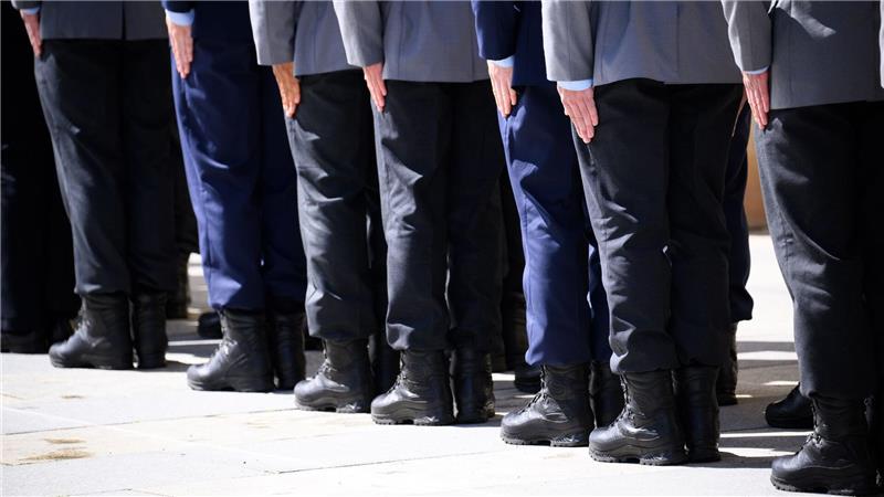Zu kopflastig: Prüfer fordern „mehr Truppe“ bei Bundeswehr Rund 60.000 Planstellen für Soldatinnen und Soldaten weniger gab es 2024 laut Bericht im Vergleich zu 2010. (Symbolbild)