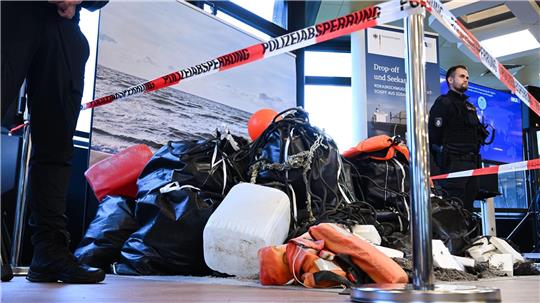 Rund 630 Kilogramm Kokain sind bei einem gescheiterten See-Drogentransport an die Insel Borkum angeschwemmt worden. 