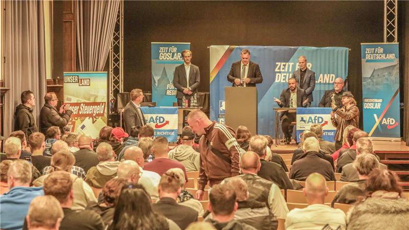 Rund 80 Besucher haben am Freitag im Jacobson-Haus in Seesen einen Streit auf offener Bühne erlebt, als sie einen AfD-„Bürgerdialog“ besuchten.