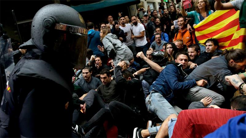 Rund um das illegale Unabhängigkeitsreferendum in Katalonien 2017 kam es zu heftigen Zusammenstößen zwischen der Polizei und Demonstranten. (Archivbild)