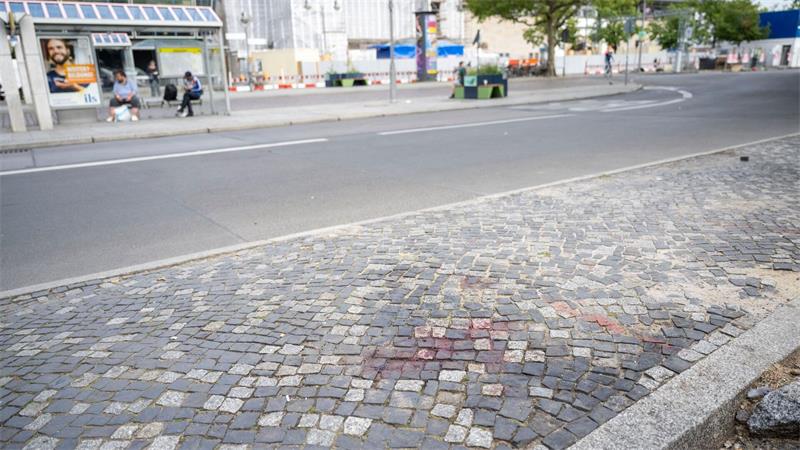 Schon wieder tödliche Schüsse in Berlin - Sorge wächst Rund um den Bahnhof Zoo sind immer viele Menschen unterwegs.