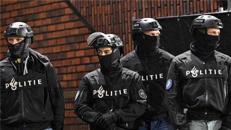 „Behandelt wie Schwerverbrecher“: Polizei-Ärger wirkt nach Rund um den Einsatz der Polizei in Deventer gab es Ärger.