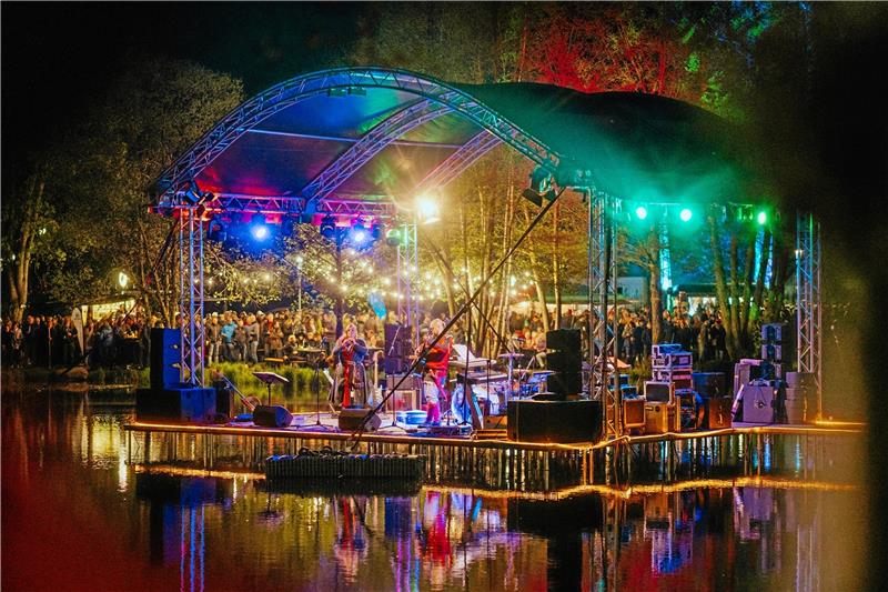 In Braunlage ist endlich wieder der Teufel los Rund um den Kurparkteich in Braunlage wird Samstagabend nach zweijähriger Pandemiepause wieder Walpurgis gefeiert. Archivfoto: Brabanski