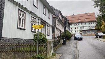 Rund um den Marktplatz stehen einige denkmalgeschützte Gebäude. Doch eine Sanierung ist teilweise sehr teuer. Was bedeutet das für Eigentümer?