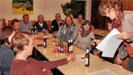 Runder Tisch Dorfmoderation in Hahausen mit Dorfmoderatorin Claudia Mehl (r.). Der Kreistag hat beschlossen, das Projekt im Landkreis Goslar, an dem sich mehrere Orte beteiligen, weiter zu unterstützen.
