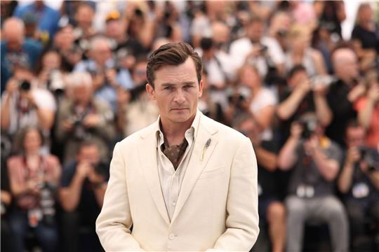 Rupert Friend verstärkt das Ensemble des neuen «Jurassic World»-Films.
