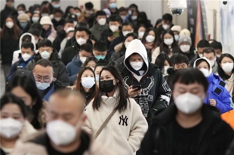 Chinas Bevölkerung schrumpft erstmals seit 1961 Rush Hour in einer Pekinger U-Bahn-Station. Die Bevölkerung Chinas ist innerhalb eines Jahres um rund 850.000 Menschen geschrumpft.