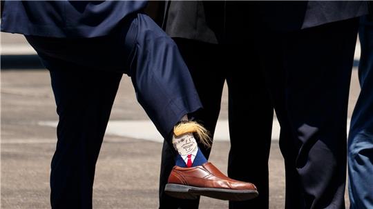 Russische Abgeordnete haben bei ihrem ersten US-Besuch seit mehr als zehn Jahren als Geschenk Socken mit dem Bildnis von Präsident Donald Trump geschenkt bekommen. (Symbolbild)