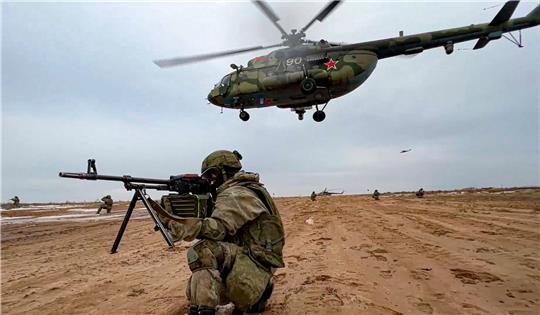 Russische Marineinfanteristen während der Militärübungen «Union Courage-2022» zwischen Russland und Belarus auf dem Truppenübungsplatz Obuz-Lesnovski unmittelbar vor Kriegsbeginn im letzten Jahr.